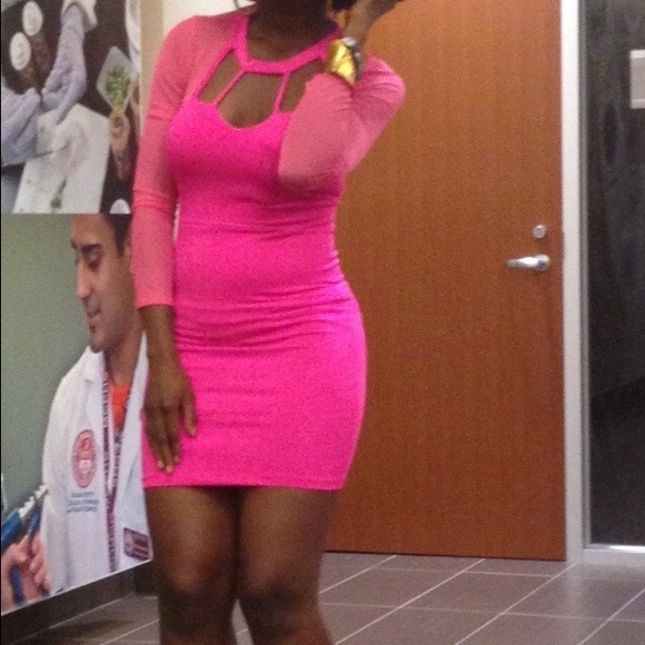 (SALE) Pink bodycon dress (Worn only once)💞🌺 - Picture 1 of 2