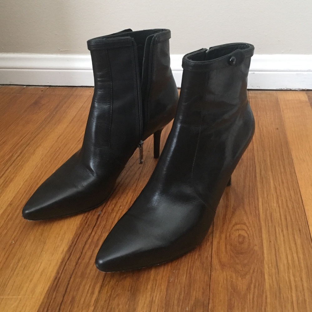 Via Spiga leather booties!