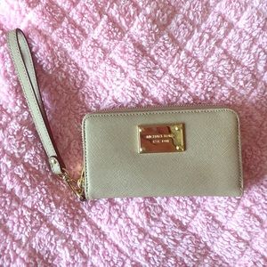 Michael Kors Leather Smartphone Wristlet