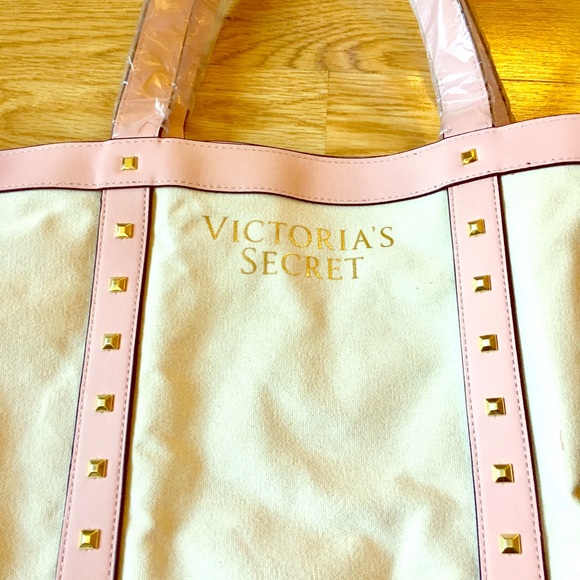 62 off Victoria's Secret Handbags 💥FREE💥with 75+ purchase or 30