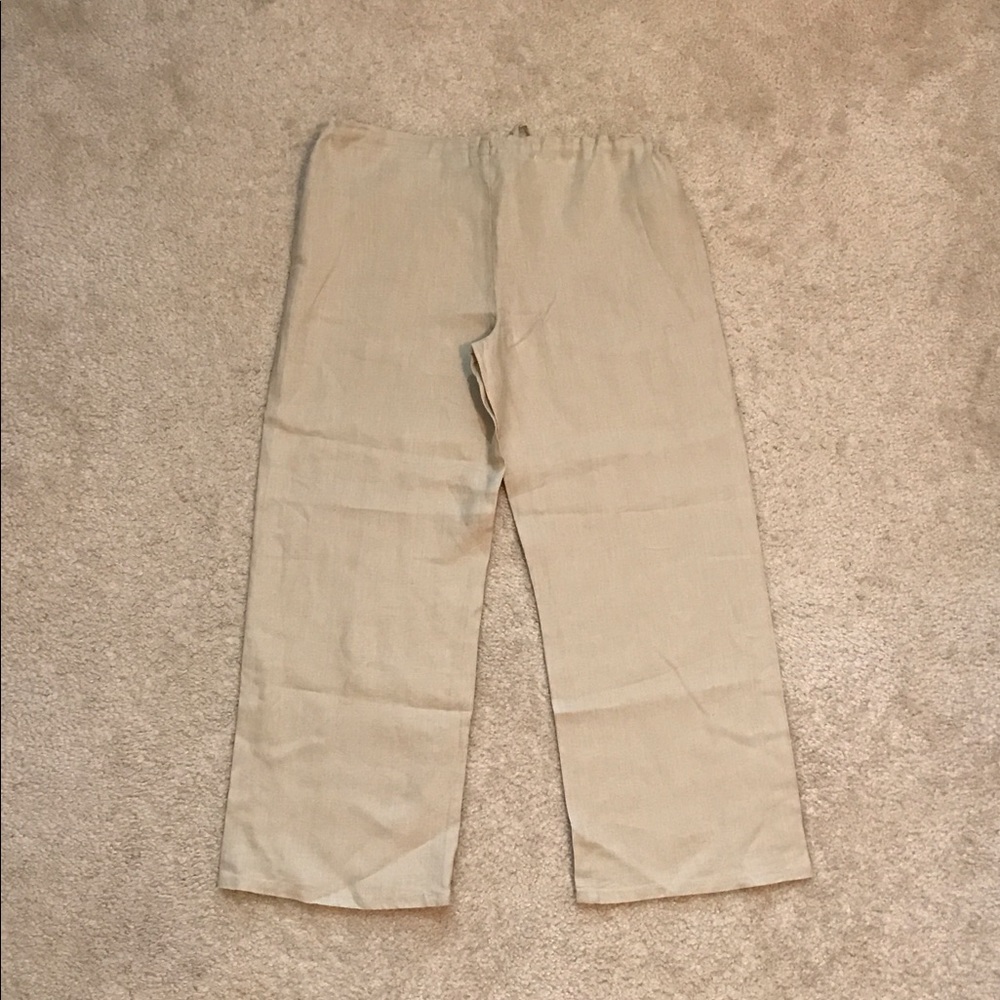 Woman's Mossimo Capri pants. - Picture 3 of 4