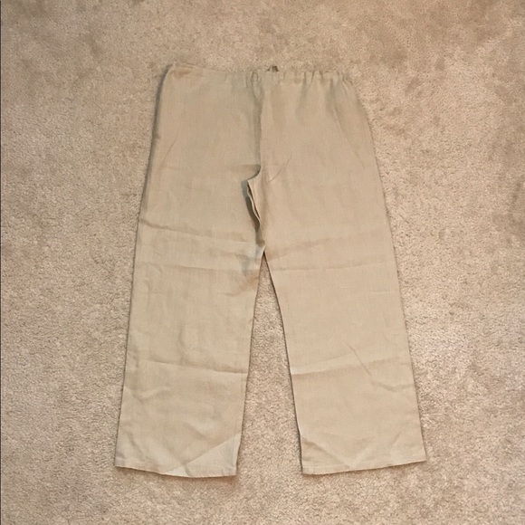Woman's Mossimo Capri pants. - Picture 3 of 4