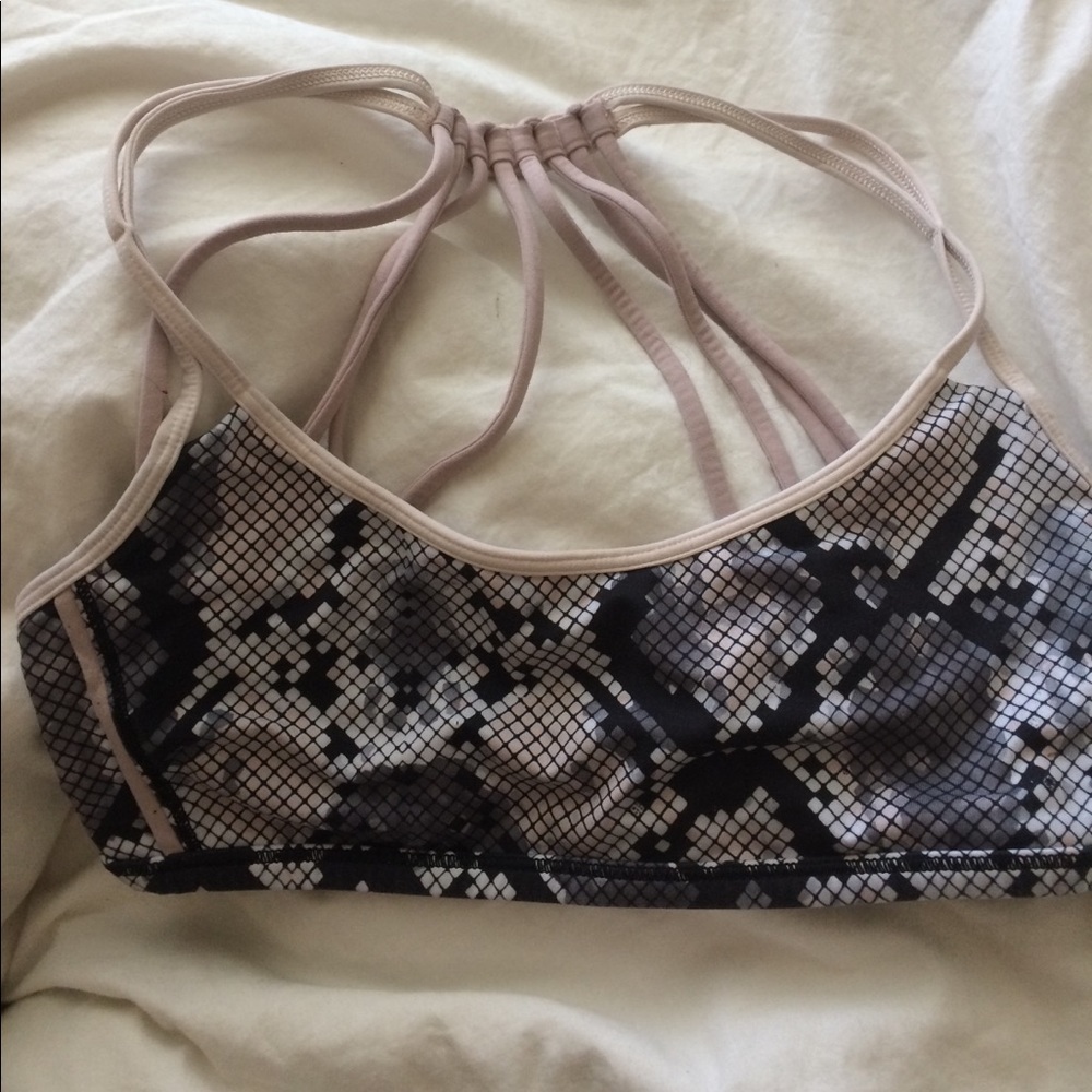 Lululemon free to be sports bra size 6