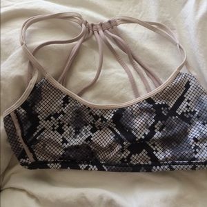 Lululemon free to be sports bra size 6