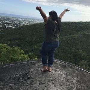 Meet your Posher, Deniris