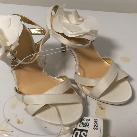 Shoe - Picture 2 of 2