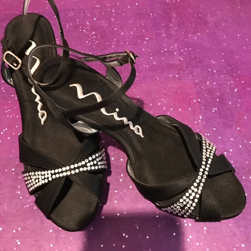 👠👠Black 2 inch heels with bling👠👠