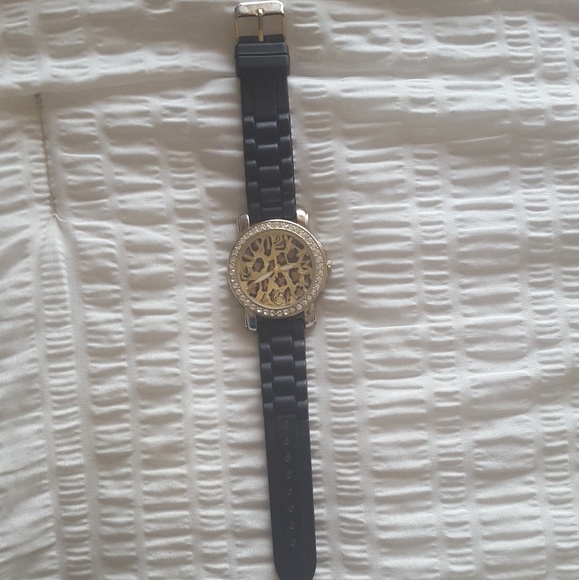 Watch - Picture 2 of 3