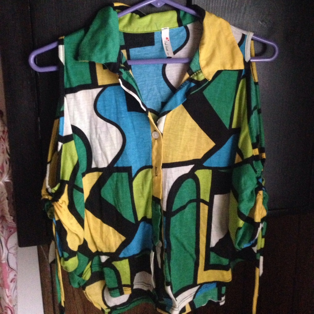 It's made in USA shoulder shown with tied