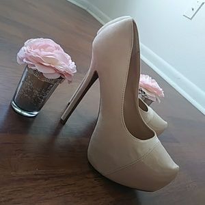Sexy NUDE pumps/heels