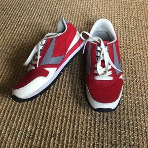 Brooks Chariot Red Sneakers