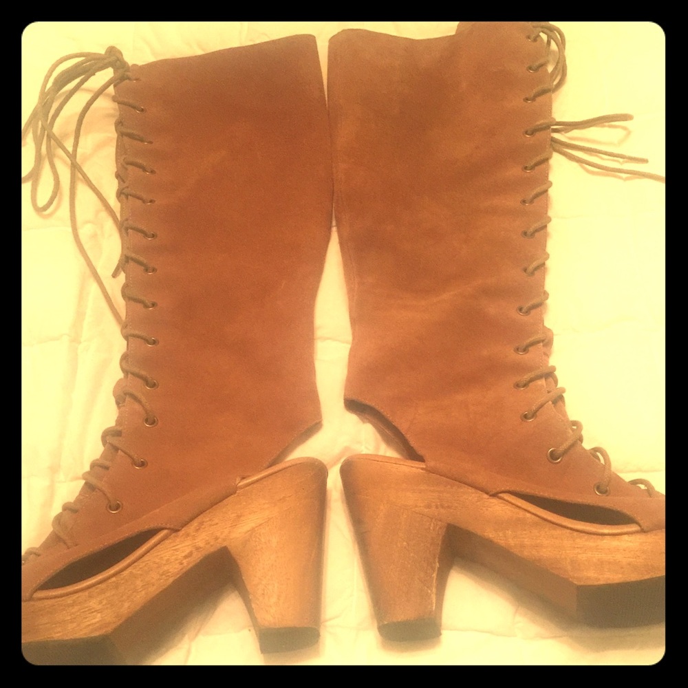 Authentic "free people" pep toe/heel lace up boots