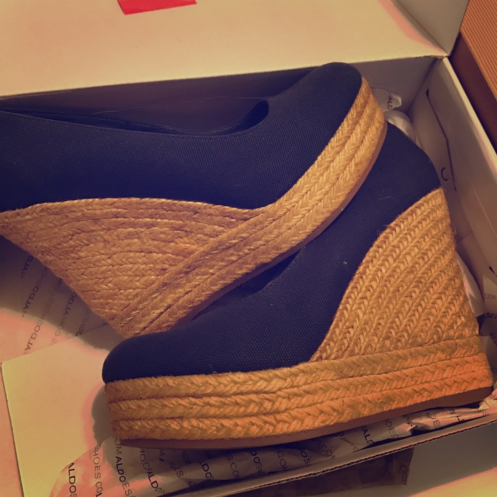 Aldo wedges size 8 US, 39 euro, Fits like 8