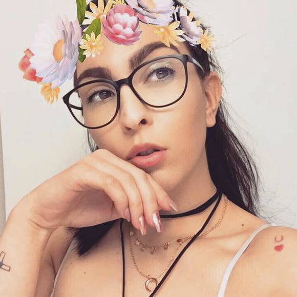 Meet your Posher, Joana - Picture 1 of 1