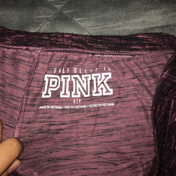 Vs pink lounge shorts - Picture 2 of 3