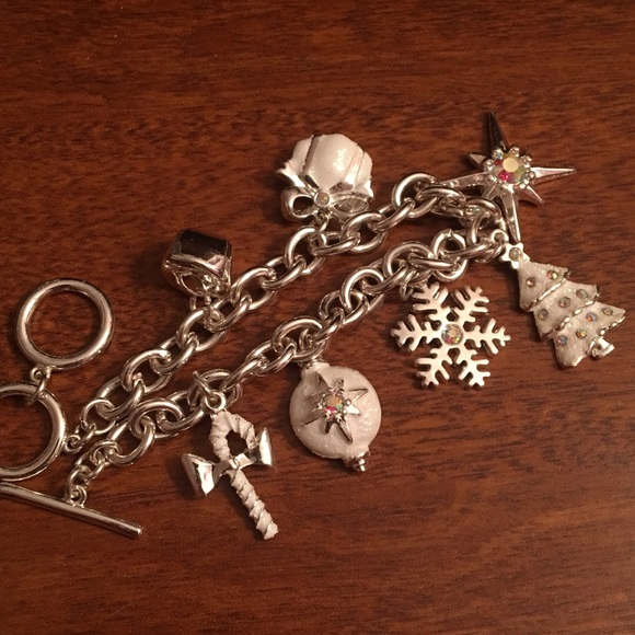 NEW ⛄️🎄🎅🏻 Christmas Snowflake Charm Bracelet - Picture 3 of 5