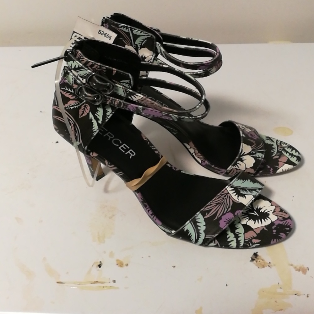 Shoe