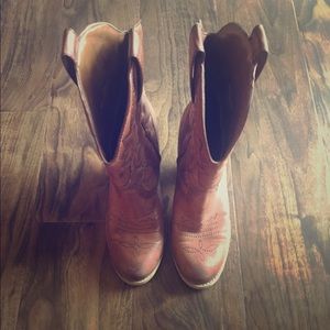 Cute cowboy boots size 7