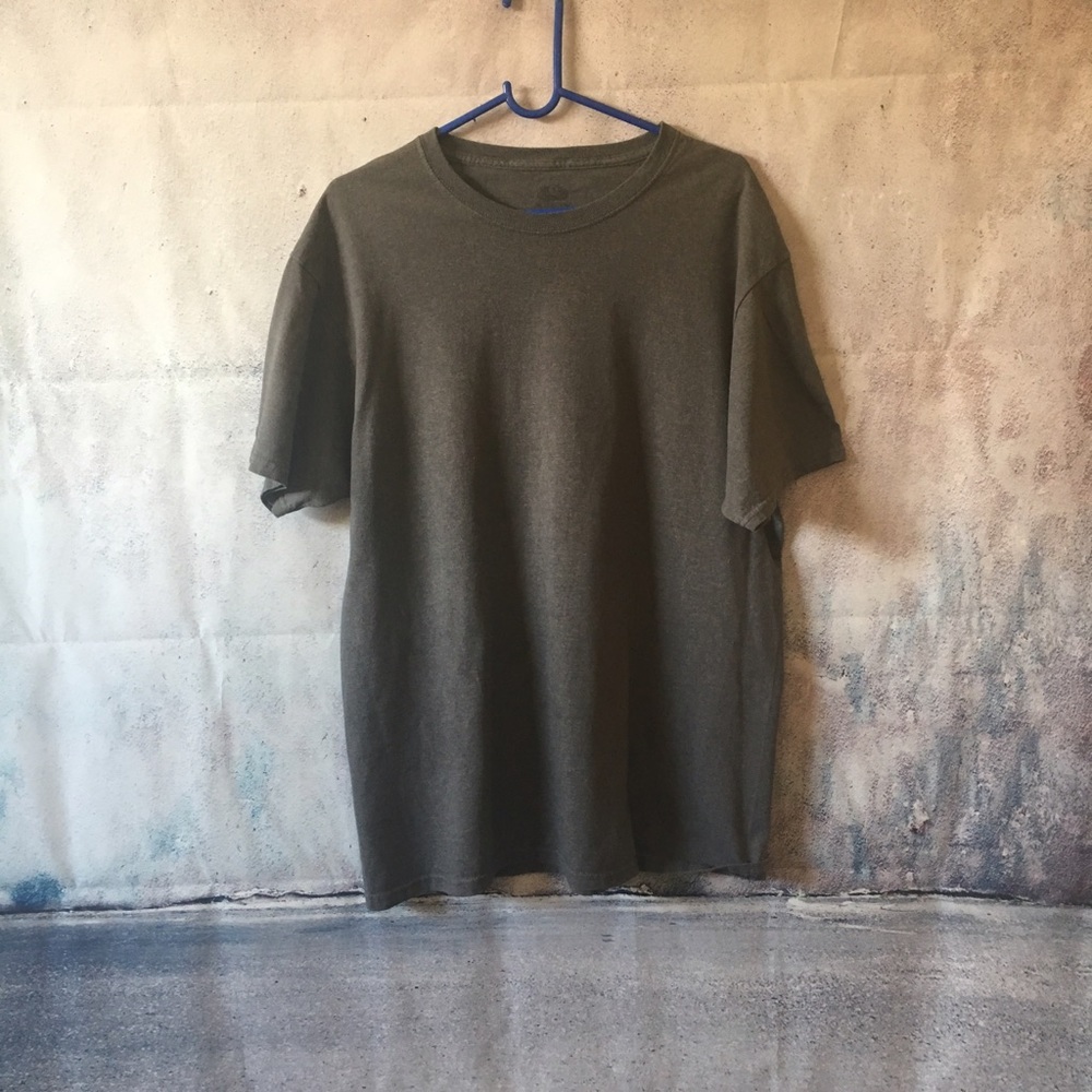 Darker gray men's cotton soft shirt