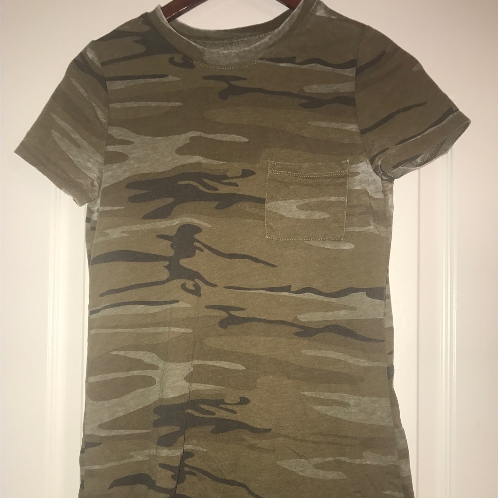 Camo scoop neck tee