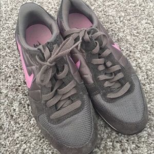 Nike shoes good cond