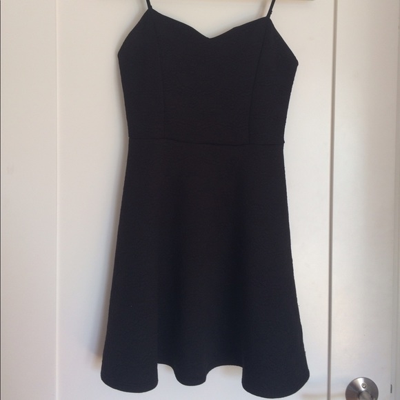 Basic black dress - Picture 1 of 3