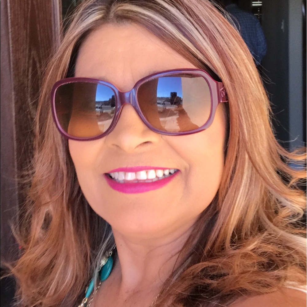 Meet your Posher, Cynthia