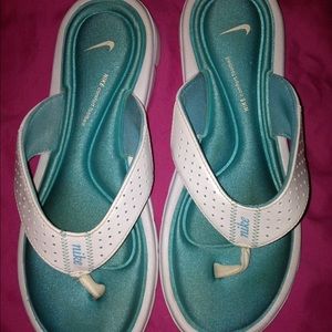 White and blue Nike comfort footbed Flipflops