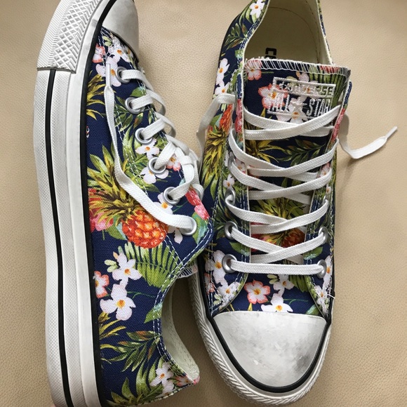 🚫🚫Sold on Merc 🚫🚫NWOT Converse Floral Denim - Picture 2 of 4