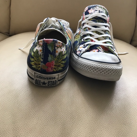 🚫🚫Sold on Merc 🚫🚫NWOT Converse Floral Denim - Picture 3 of 4