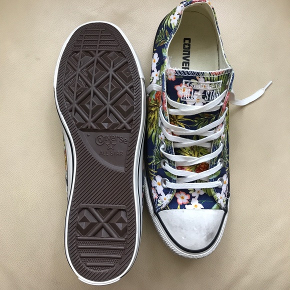 🚫🚫Sold on Merc 🚫🚫NWOT Converse Floral Denim - Picture 4 of 4