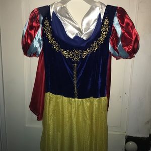 *DONATING SOON!* Adult Snow White costume!