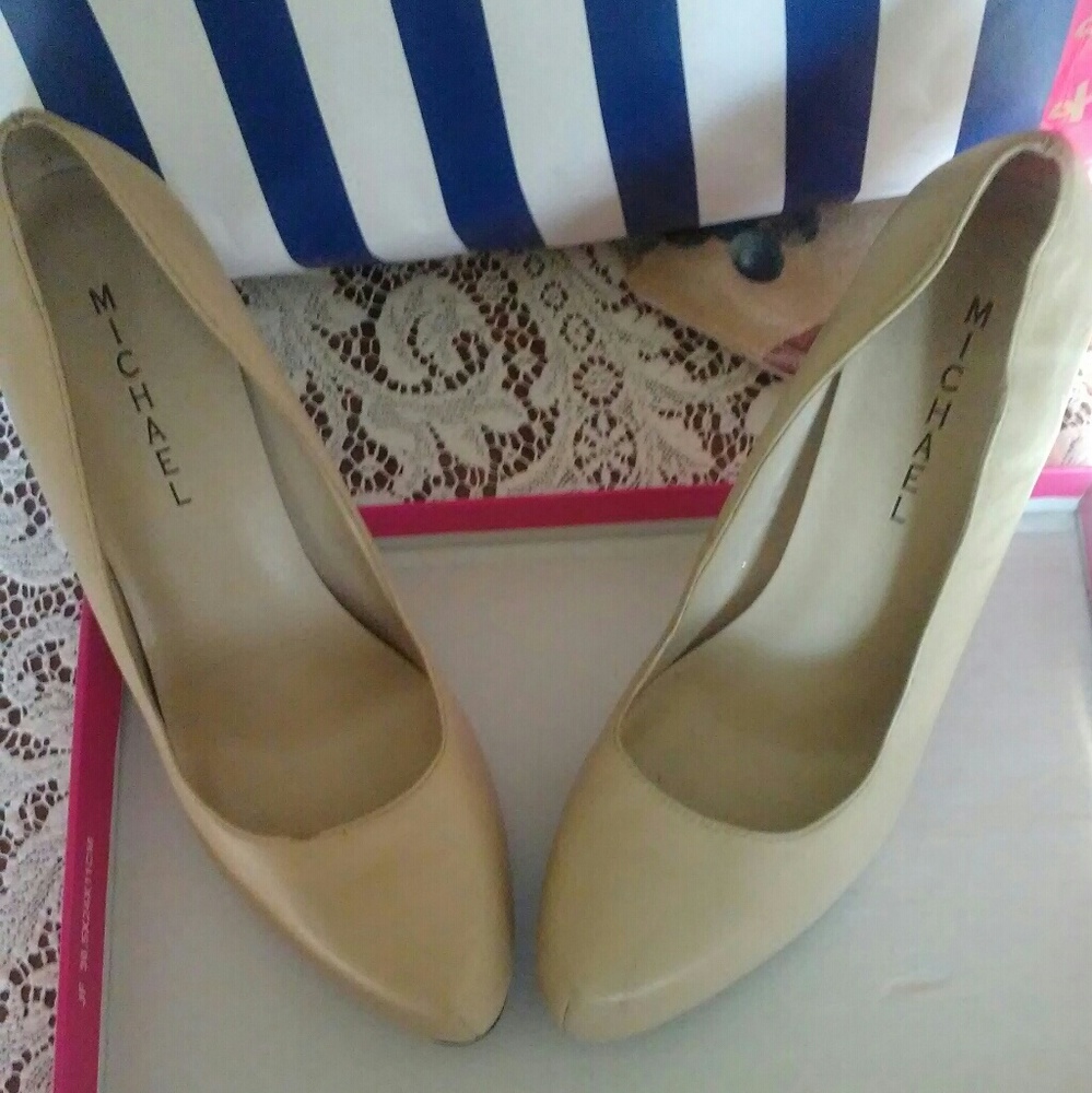 Pumps By Michael