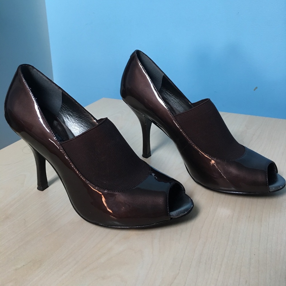 Open toe shoes