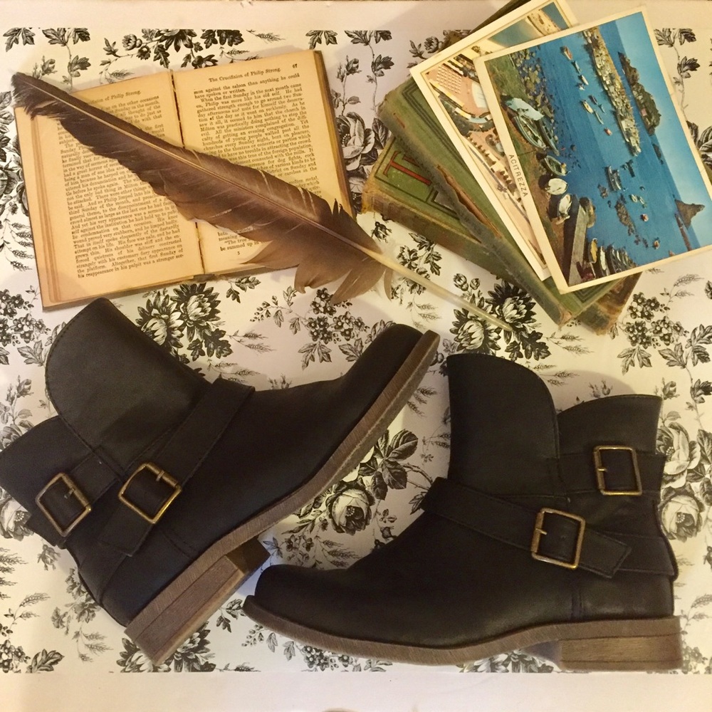 Black size 8.5 Mossimo ankle boots