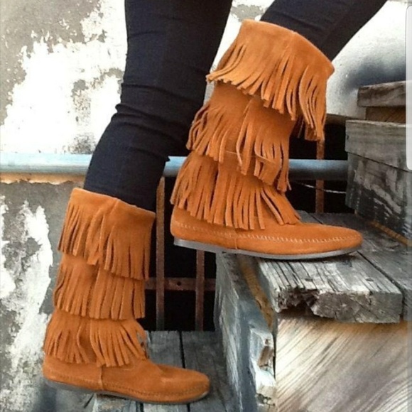Minnetonka fringe boots - Picture 1 of 8