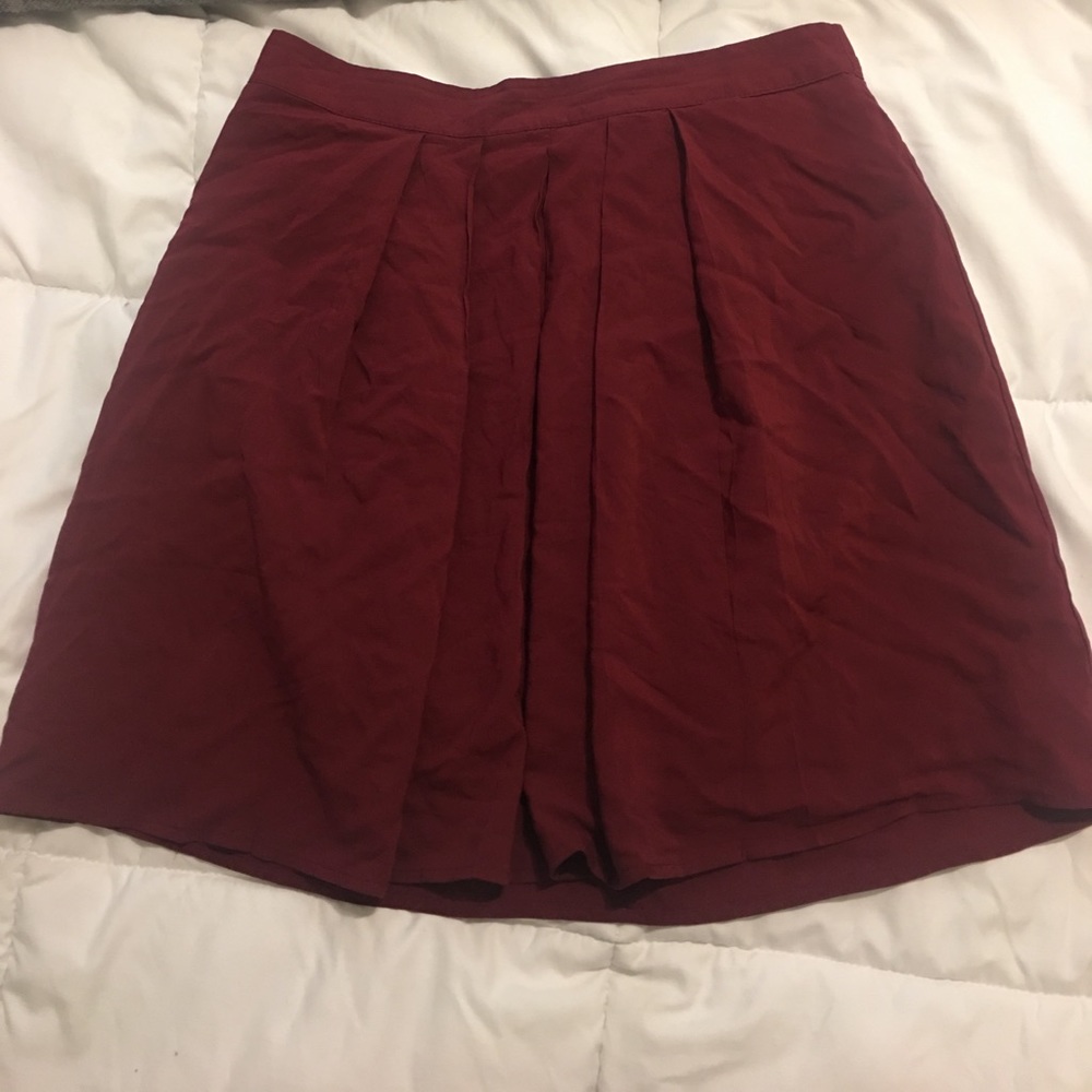 High waisted pleated skirt