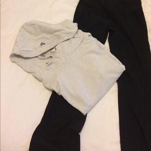 Gray Aritzia Sweater/ Pullover- Size Medium