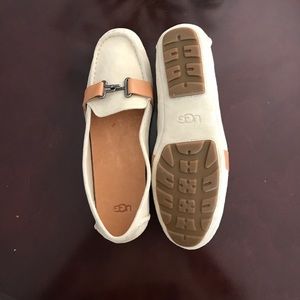 NWOT UGG Aven Driving Moccasin Wmn Size 9