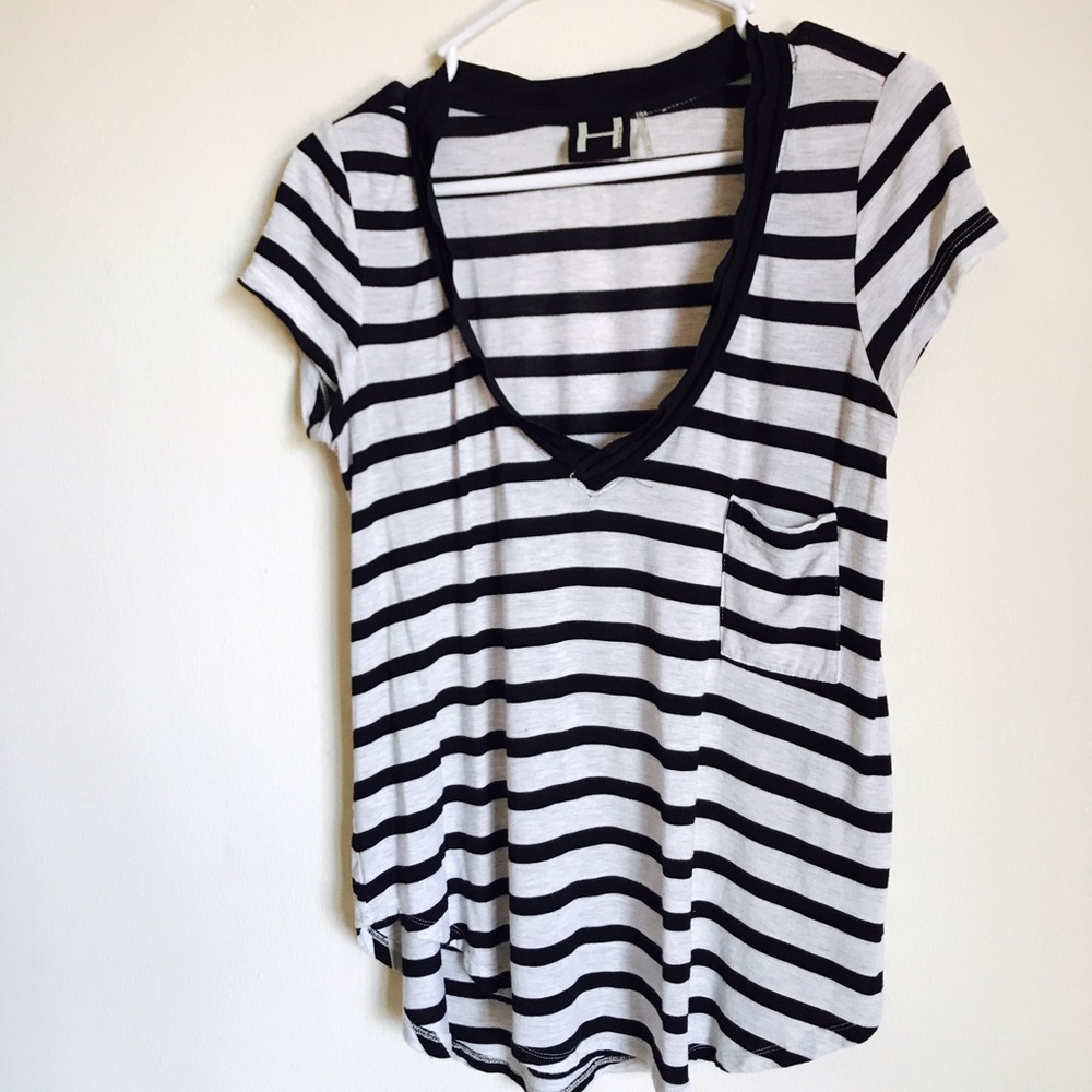 Deep V Stripe Tee With Pocket | H by Bordeaux