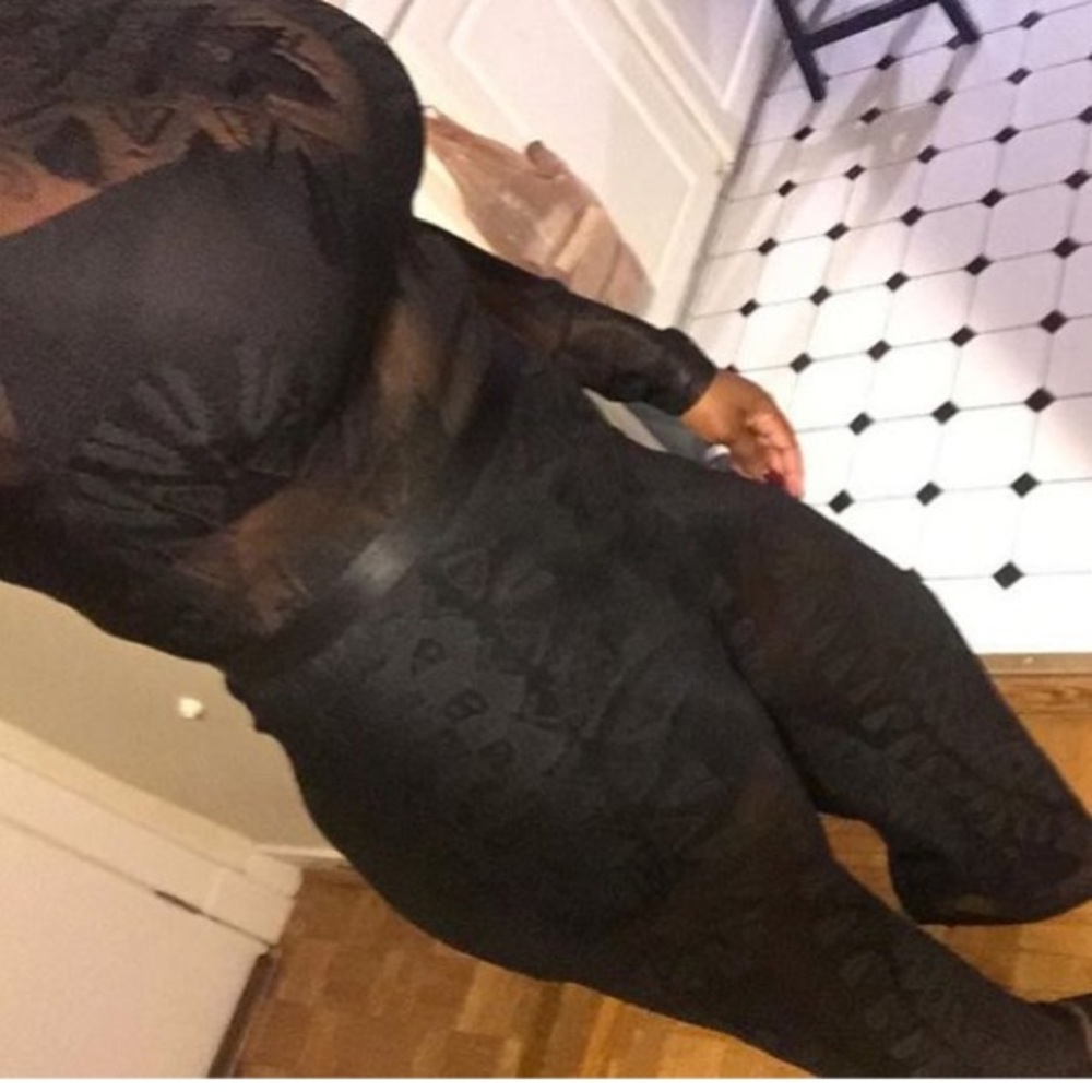 Lace pant suit with built in shorts...worn once - Picture 2 of 2