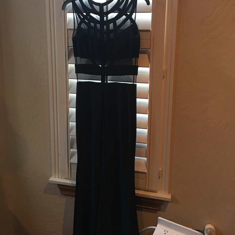 Long black dress worn once - Picture 2 of 4