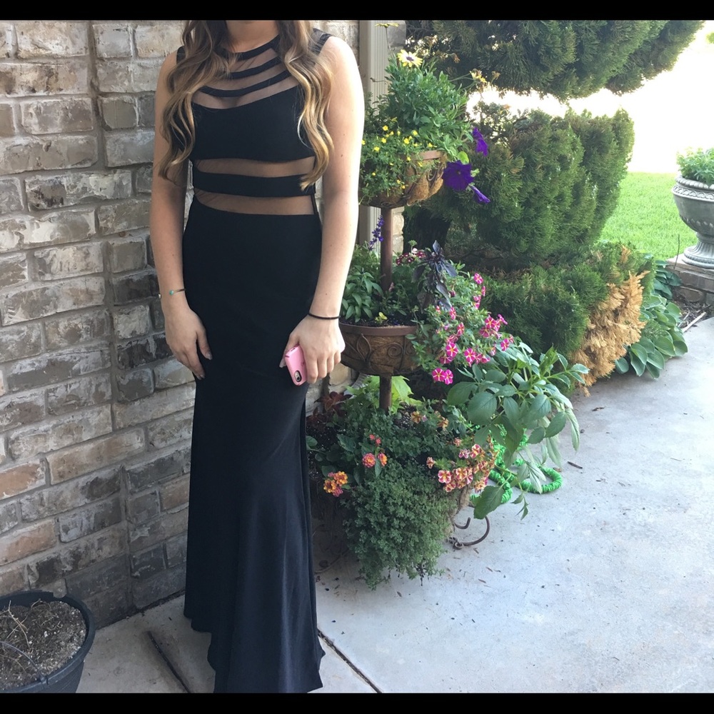 Long black dress worn once - Picture 3 of 4