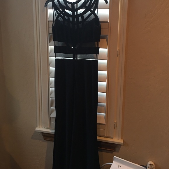 Long black dress worn once - Picture 2 of 4