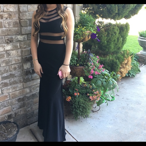 Long black dress worn once - Picture 3 of 4