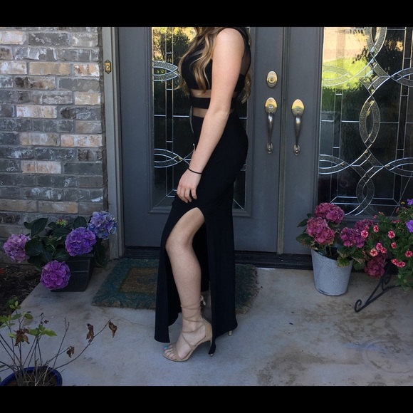 Long black dress worn once - Picture 4 of 4