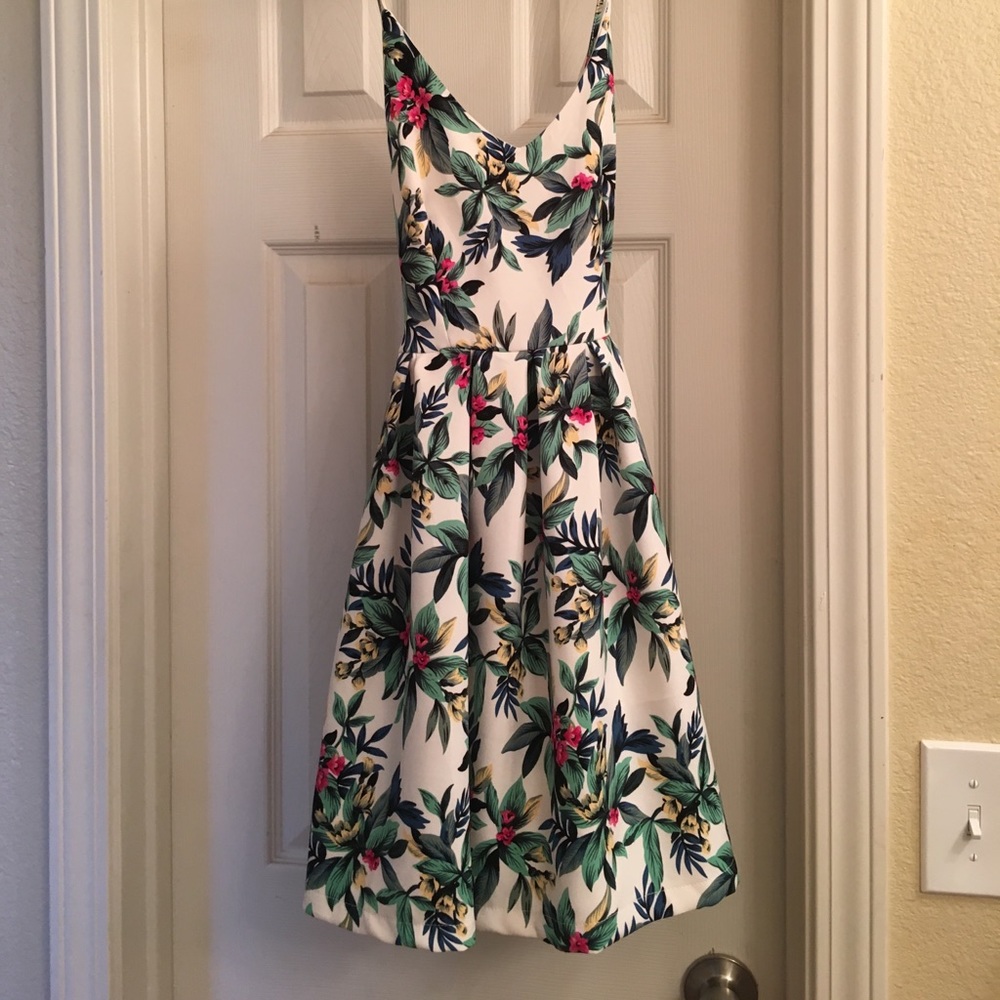 BRAND NEW! Paper Crane floral dress