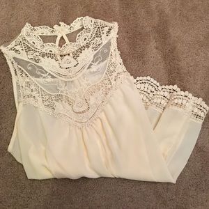 🎉SALE🎉 ✨Cream Lace Sleeveless Top✨
