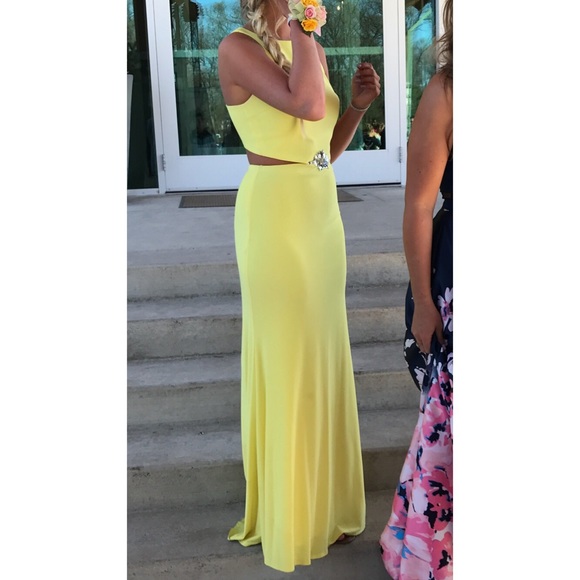 Mac Duggal yellow prom dress - Picture 2 of 5