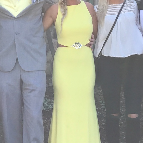 Mac Duggal yellow prom dress - Picture 3 of 5